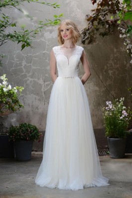 Originální krajkové bílé tylové lehké a vzdušné svatební šaty, jemná krajka zahradní svatba...